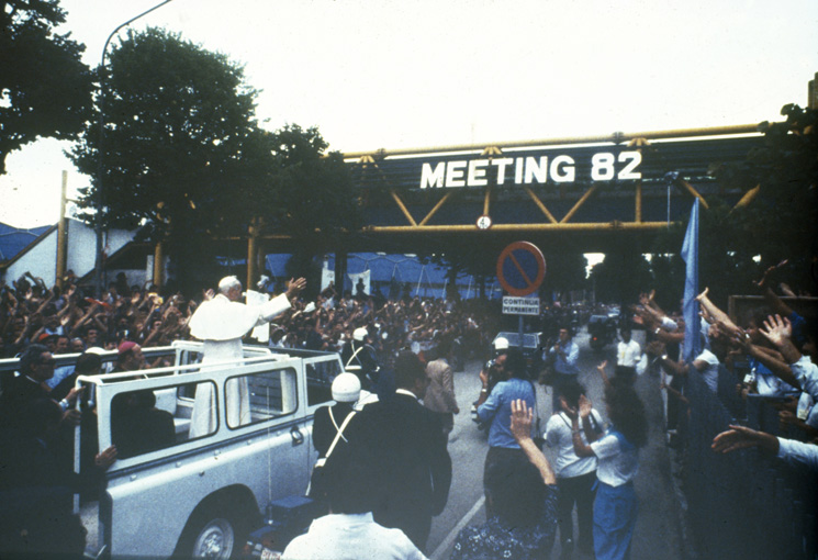 29/08/1982. Rimini. Arrivée de Jean-Paul II au « Meeting pour l’amitié entre les peuples » intitulé « Les ressources de l’homme » (21-29/08/1982). © Federico Brunetti